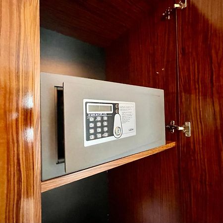 Royal Studio Apartment With A Perfect View - Yamaluxe Bucureşti Exterior foto