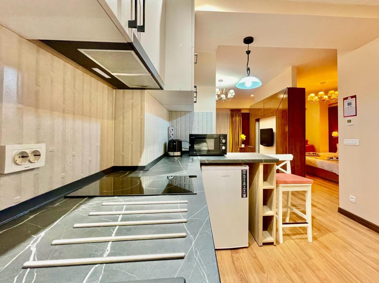 Royal Studio Apartment With A Perfect View - Yamaluxe Bucureşti Exterior foto