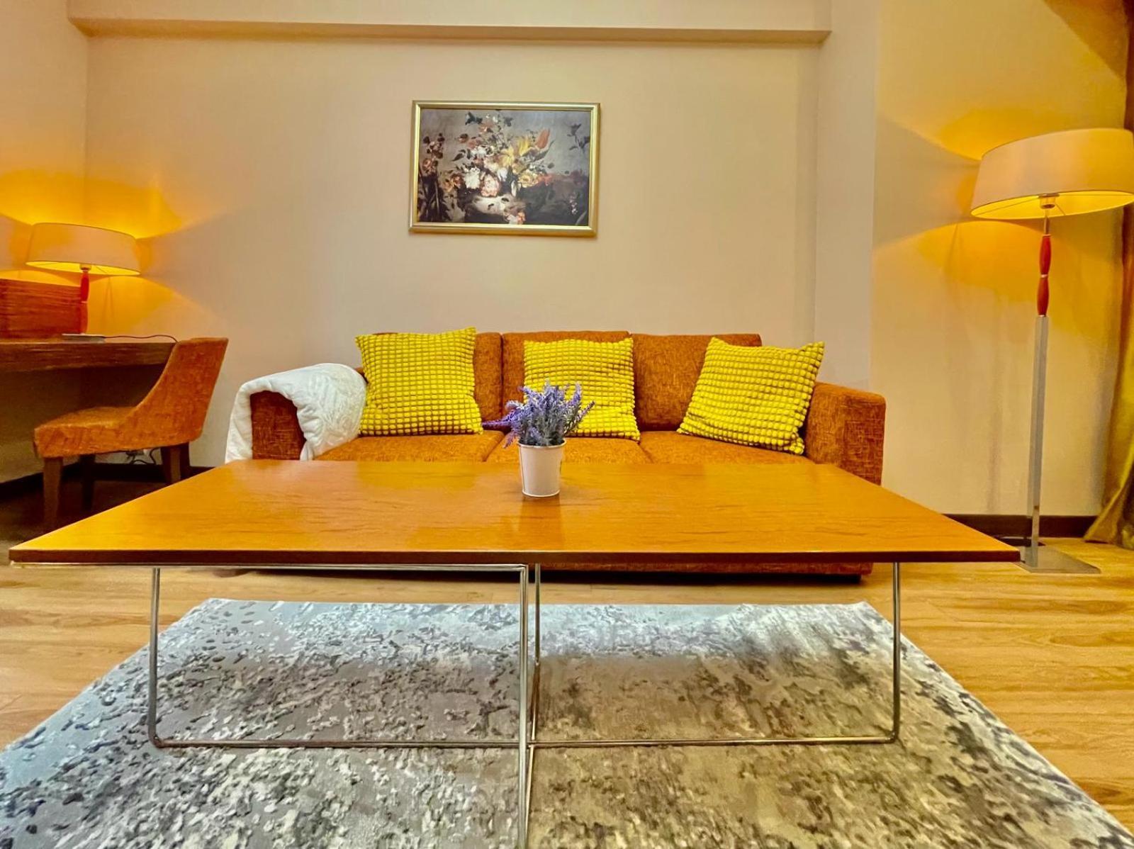 Royal Studio Apartment With A Perfect View - Yamaluxe Bucureşti Exterior foto