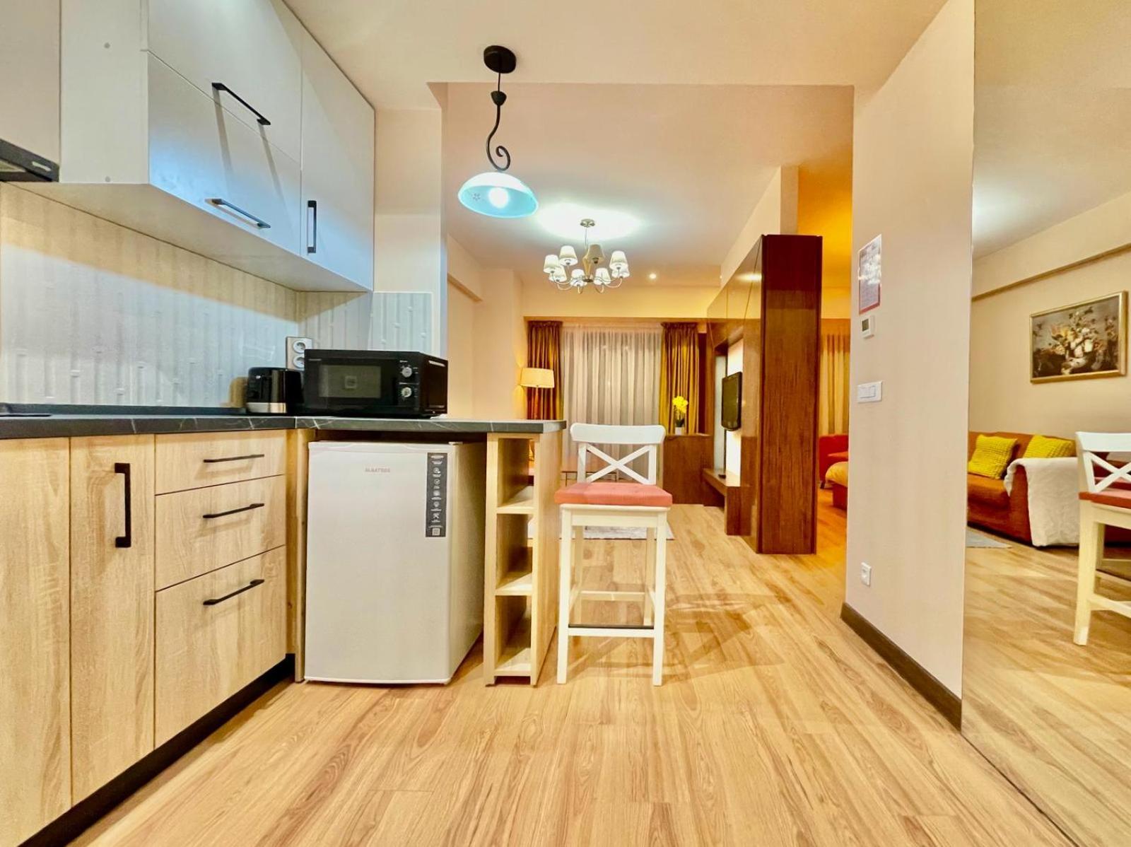 Royal Studio Apartment With A Perfect View - Yamaluxe Bucureşti Exterior foto