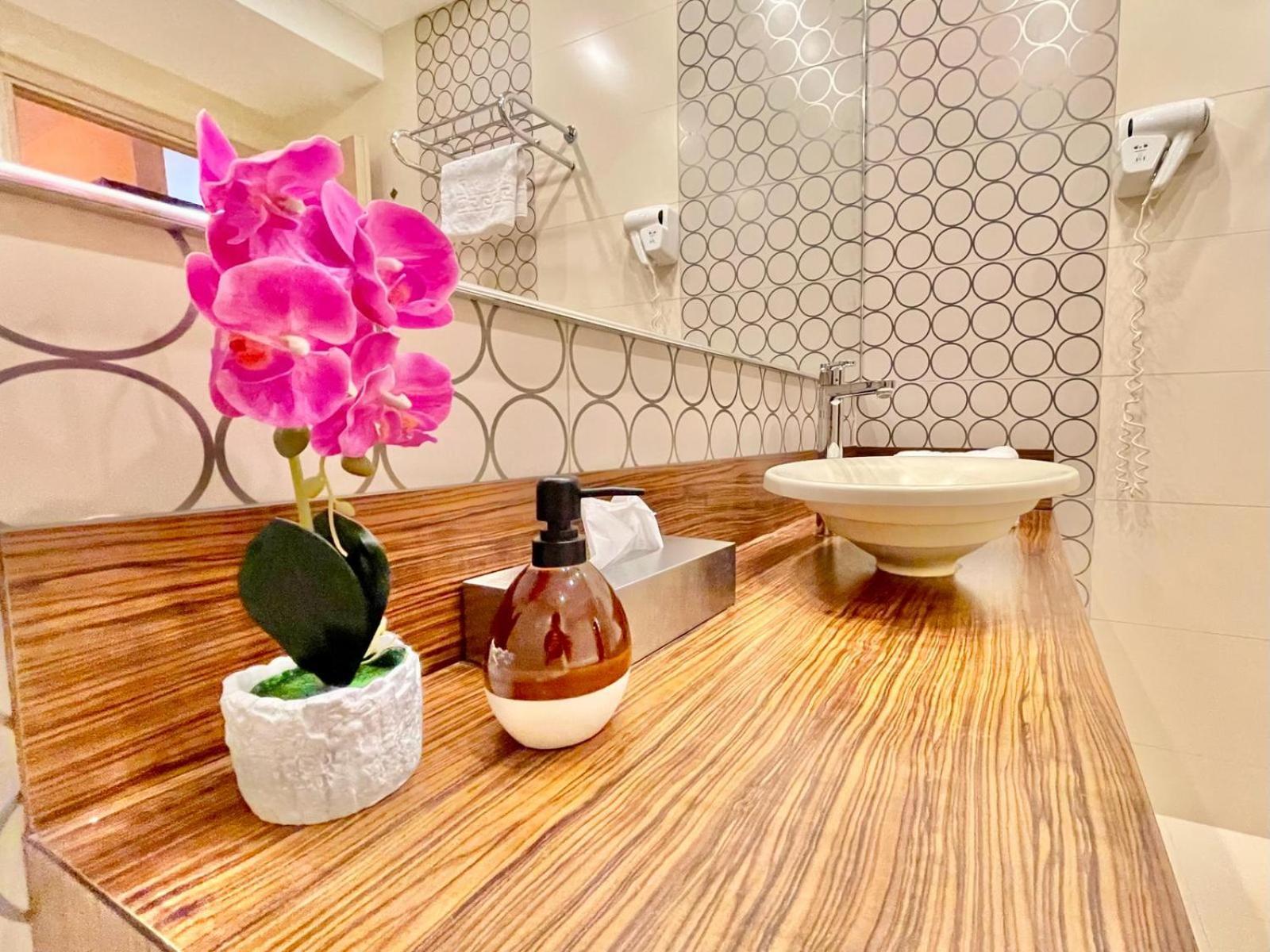 Royal Studio Apartment With A Perfect View - Yamaluxe Bucureşti Exterior foto