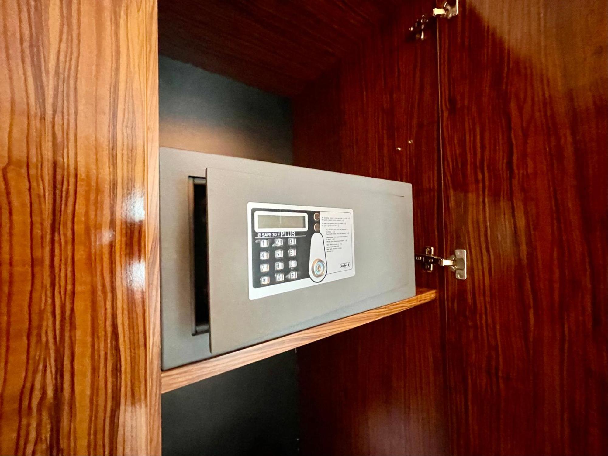 Royal Studio Apartment With A Perfect View - Yamaluxe Bucureşti Exterior foto
