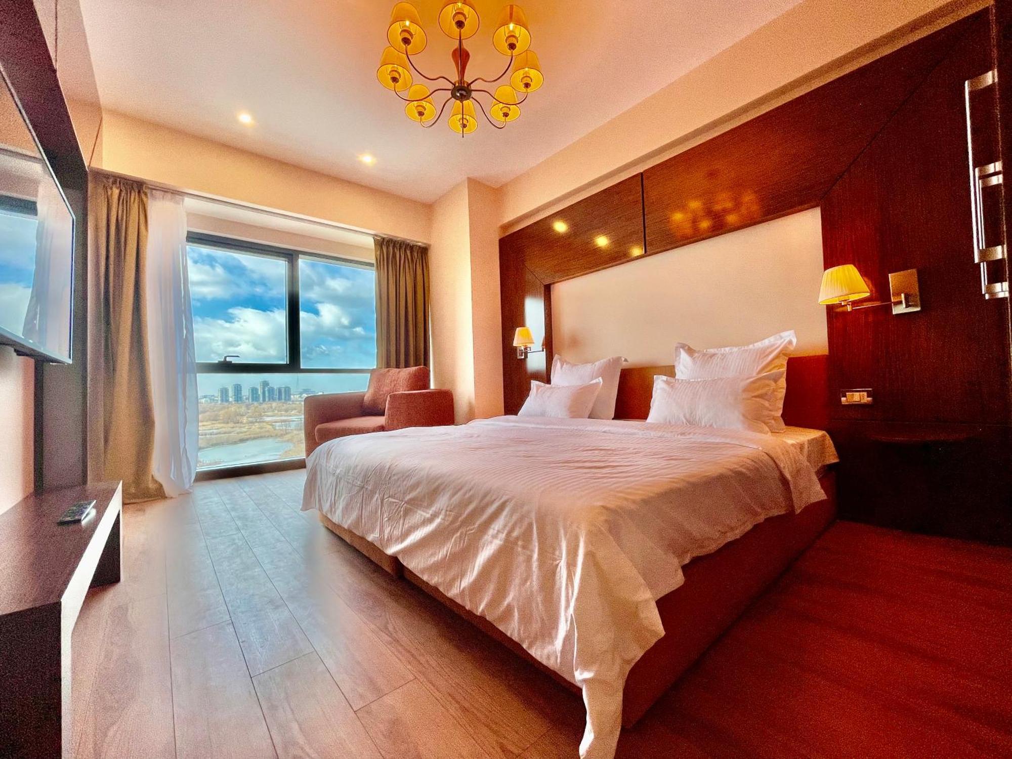 Royal Studio Apartment With A Perfect View - Yamaluxe Bucureşti Exterior foto