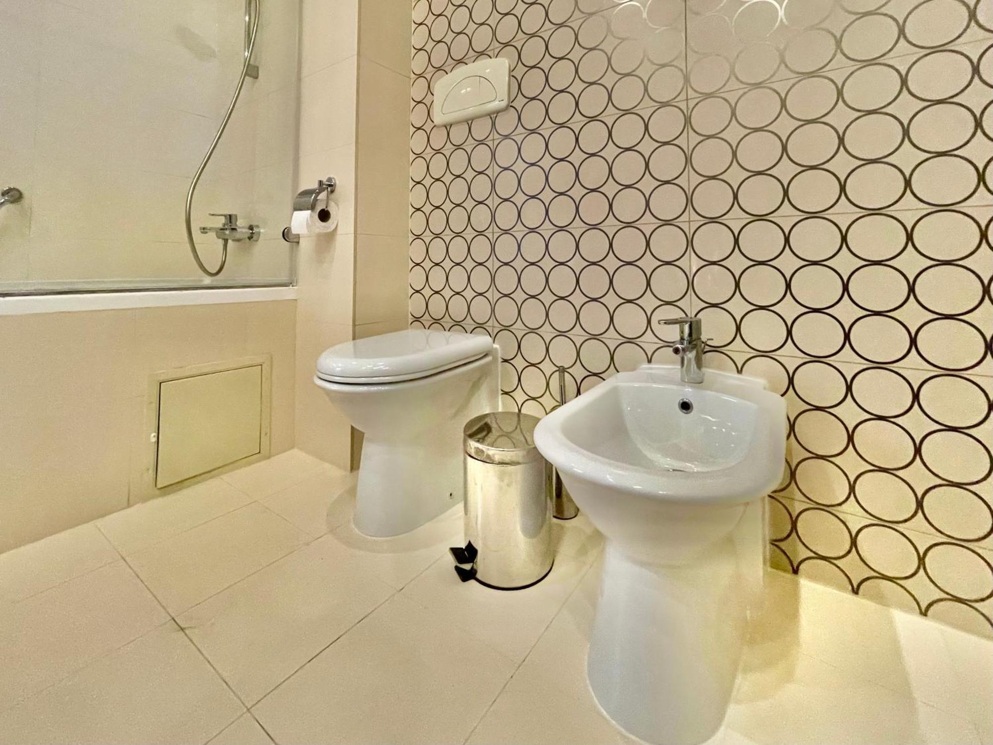 Royal Studio Apartment With A Perfect View - Yamaluxe Bucureşti Exterior foto