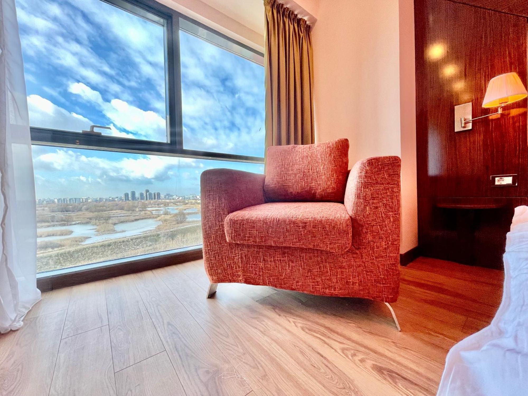 Royal Studio Apartment With A Perfect View - Yamaluxe Bucureşti Exterior foto