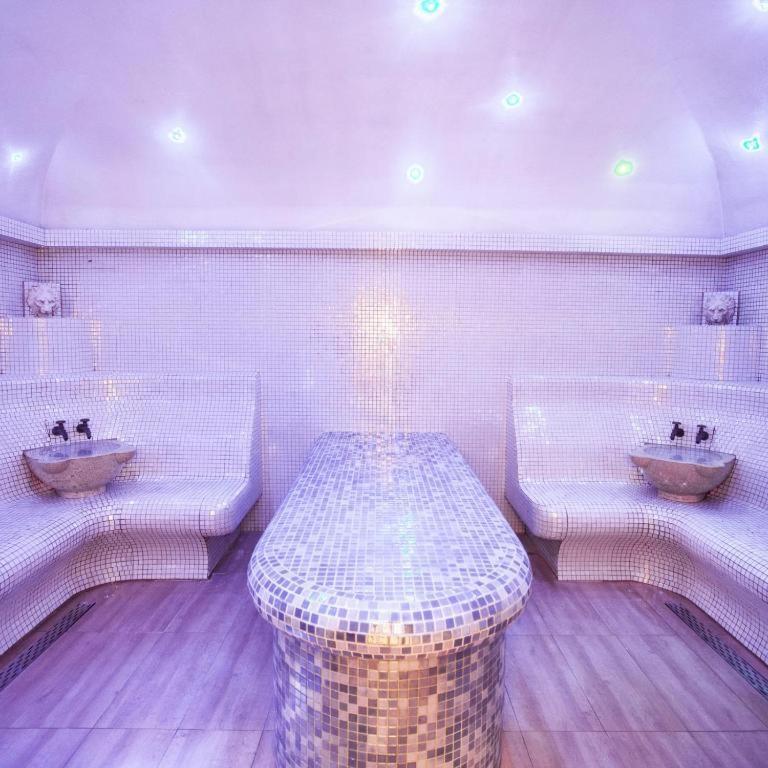Royal Studio Apartment With A Perfect View - Yamaluxe Bucureşti Exterior foto